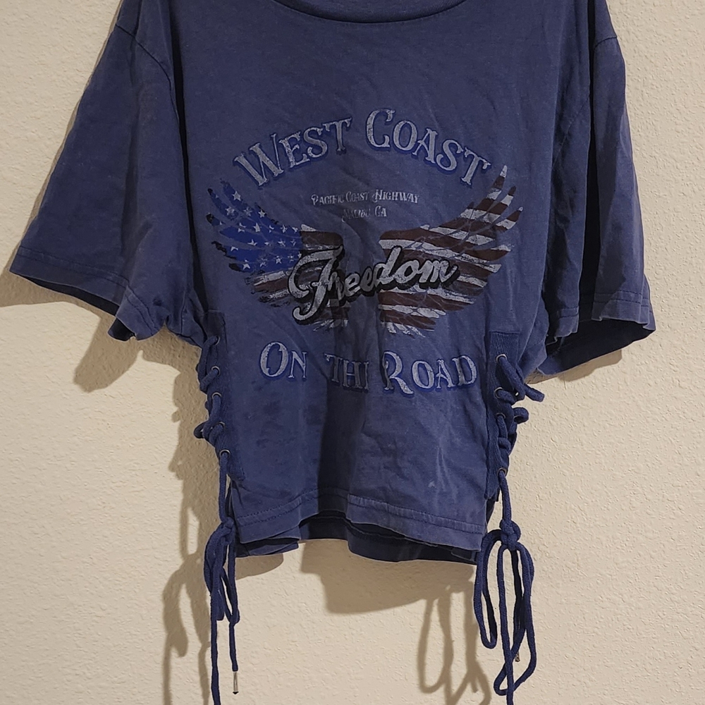 Forever 21 Navy Graphic Lace-Up Crop Top